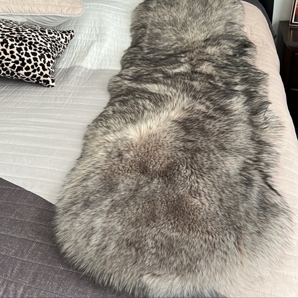 New Fluffy Synthetic Leather decoration. Please check pictures. And measurement. - Picture 1 of 12
